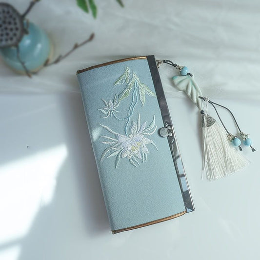 Exquisite Retro Embroidery Clutch Purse 🌸